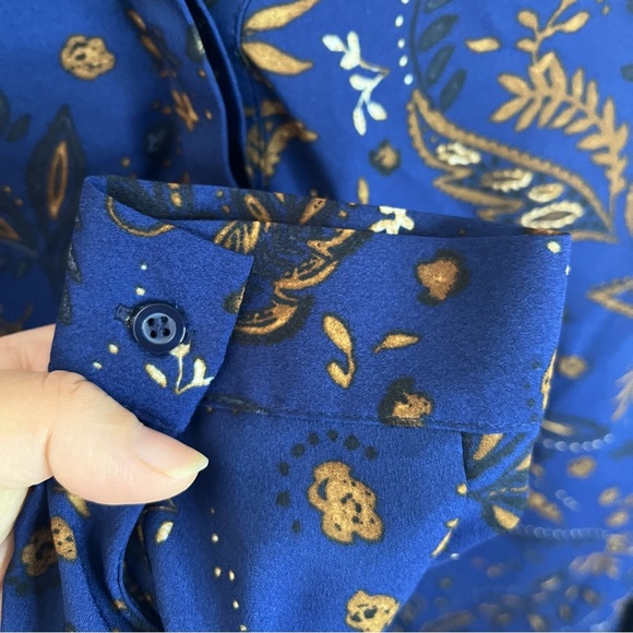 3/$40 Ladies Size Large Hilary Radley Navy and Tan long Sleeve floral Blouse - Picture 7 of 7